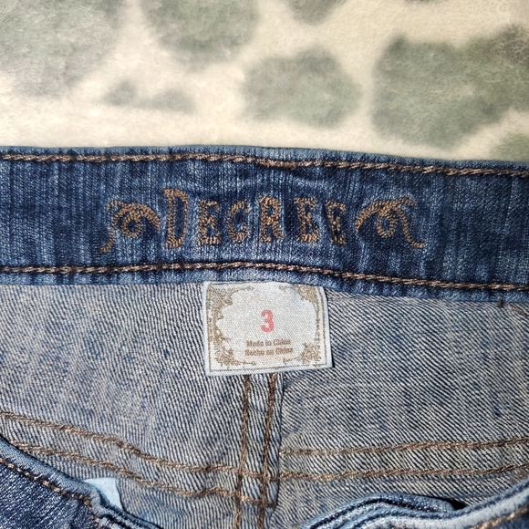 Decree jean shorts sz 3 juniors excellent condition. - Picture 3 of 7